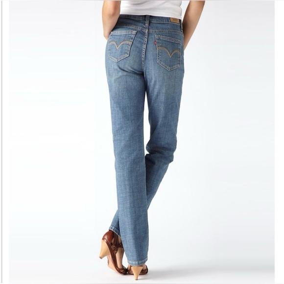 Woman’s Levi’s 512 perfectly slimming jeans - Picture 2 of 4